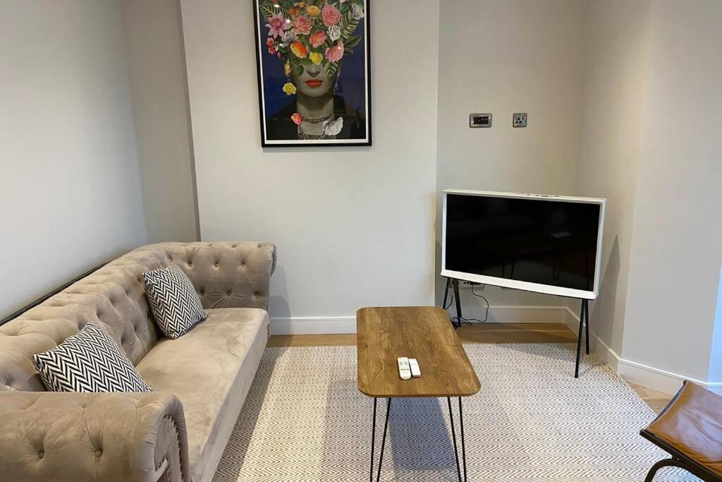 Spacious 1 Bedroom Apartment With Sea Views Newquay  Exterior photo